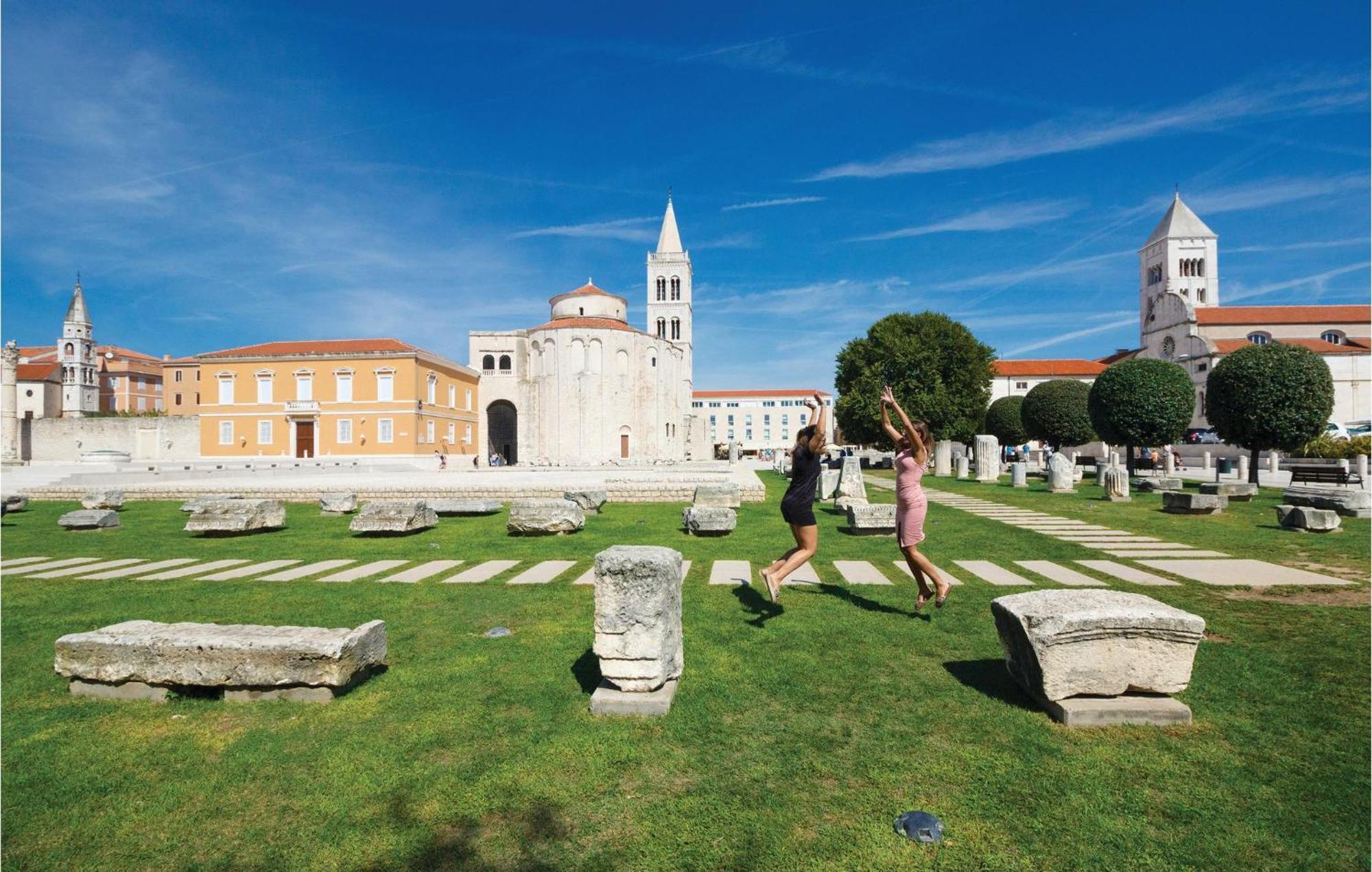 Nice Apartment In Zadar With Kitchen エクステリア 写真